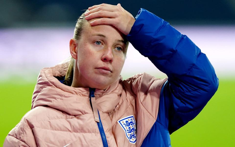 England's Beth Mead looks dejected