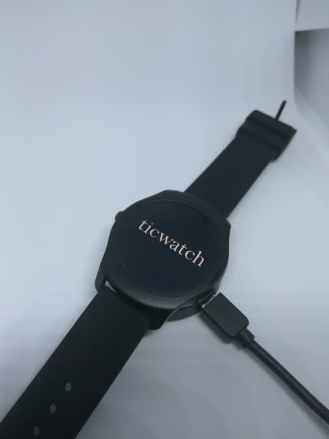 CP 值極高的 Ticwatch 2 Active 開箱文動手玩！