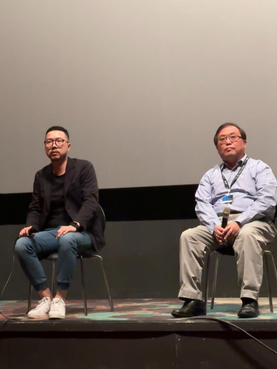 《少男少女》在釜山影展舉行世界首映，導演許立達（左）及監製唐在揚特地到場與韓國觀眾一同觀影。華納兄弟提供