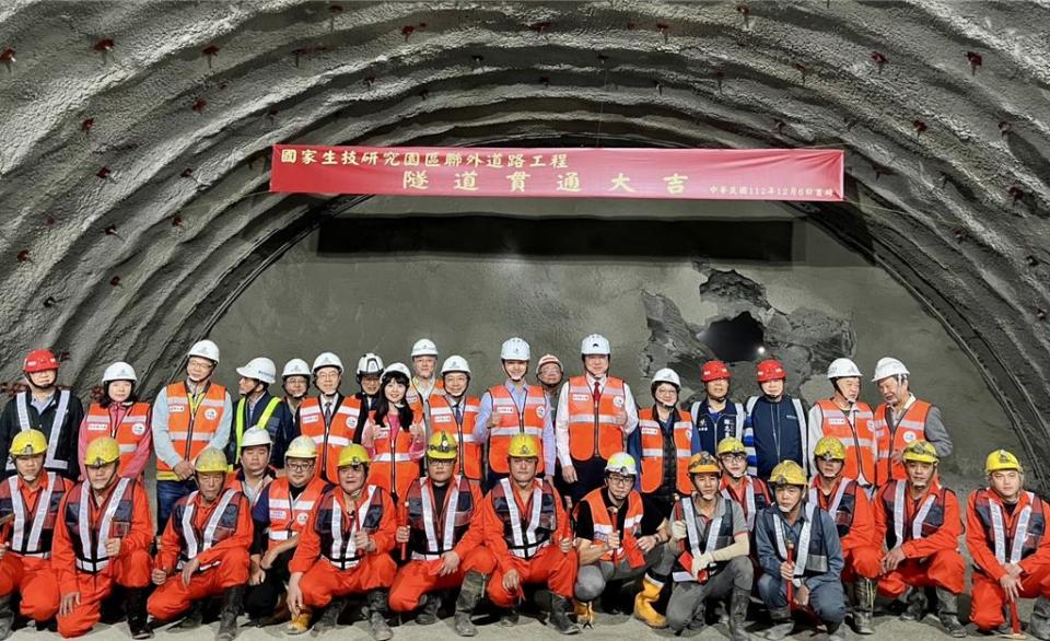 國家生技園區聯外隧道貫通 拚2025年底完工。圖／內政部提供