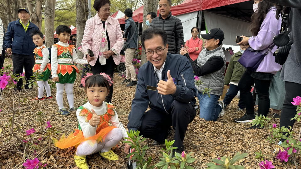 ▲社頭鄉忠義路的杜鵑花道長約一公里，被譽為「杜鵑花秘境」，每年都吸引著眾多遊客前來欣賞。（社頭鄉公所提供）