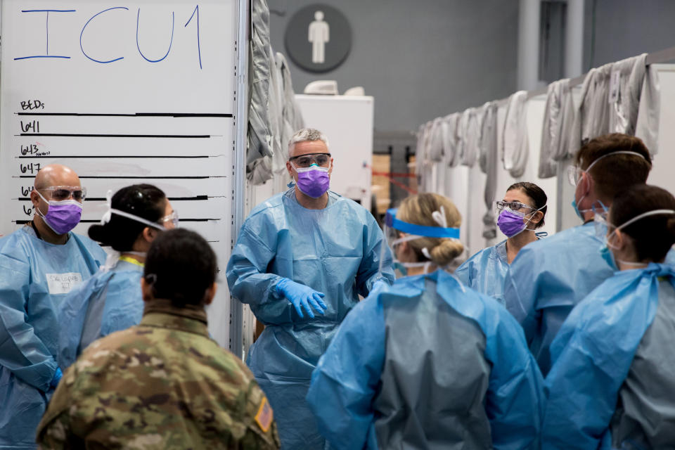 U.S. Army Major Sean Shirley holds a meeting with staff in the Javits New York Medical Station intensive care unit (Barry Riley / US Navy via Reuters)