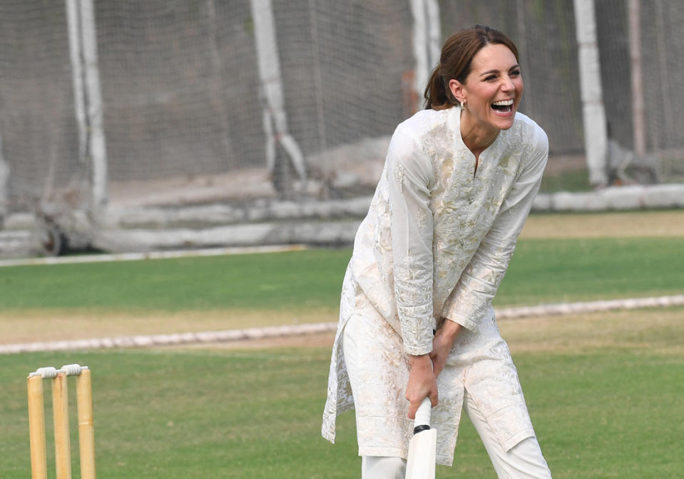 Kate Middleton rayonne et s’offre une partie de cricket à Lahore