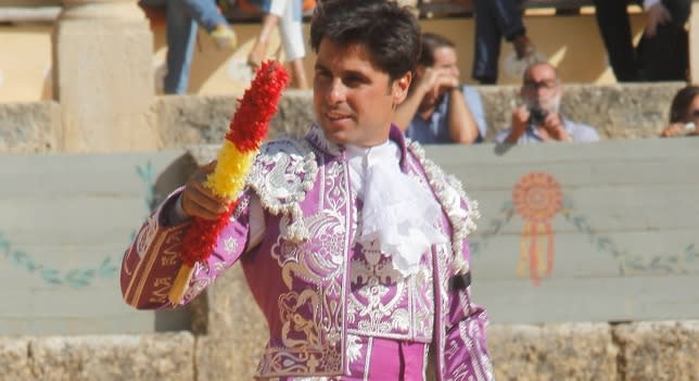 En Ronda, el diestro también gestiona su plaza de toros, donde cada año celebra la corrida goyesca. Es una tradición que creó el bisabuelo de Francisco y que continuó su abuelo, el matador Antonio Ordóñez.