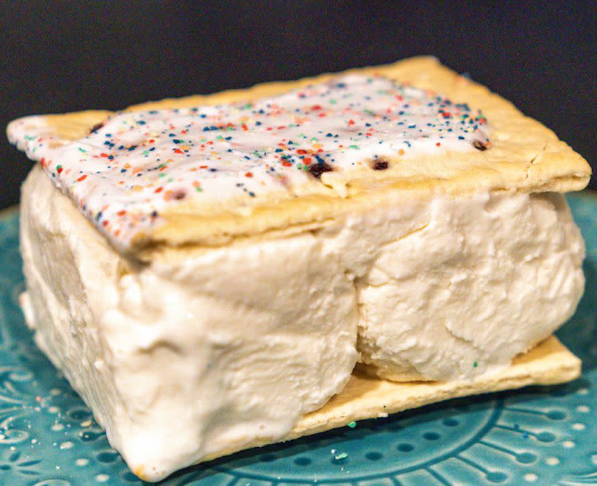 Pop-Tart Ice Cream Sandwich, Carl's Jr.