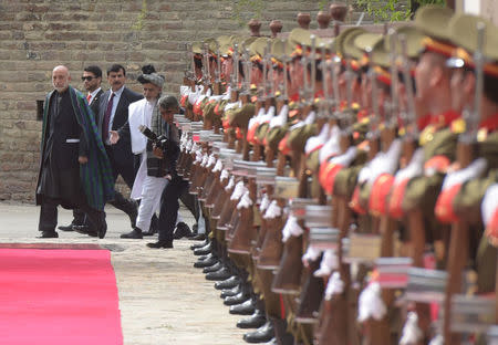 Former Afghan President Hamid Karzai (L) and Afghan President Ashraf Ghani (R) walk to attend a ceremony at the Presidential palace in Kabul, Afghanistan May 4, 2017. REUTERS/Shah Marai/Pool