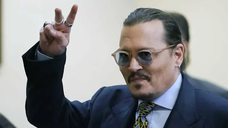 Johnny Depp vuelve al ruedo, primero con la música como aliada