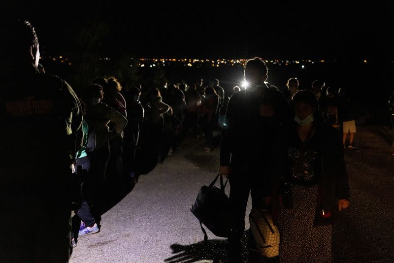 FILE PHOTO: Asylum-seeking migrants in Roma, Texas