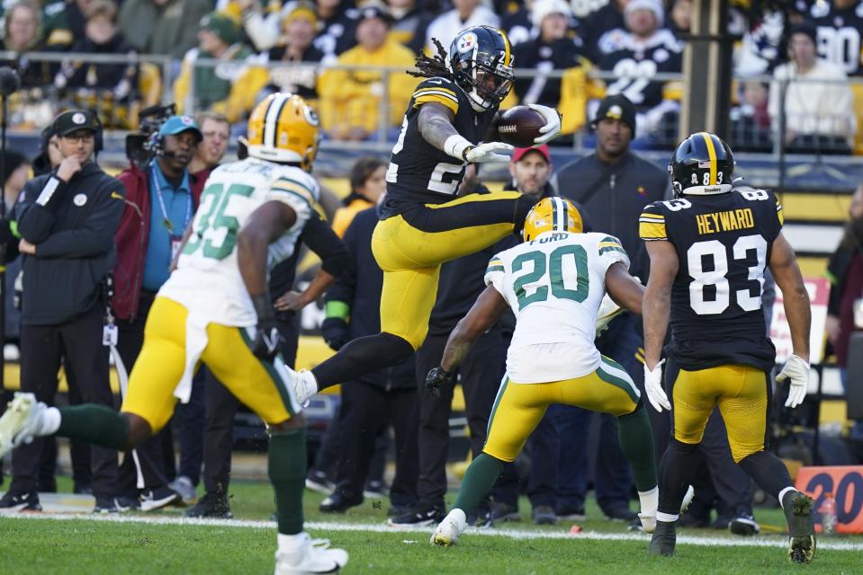 Pittsburgh Steelers' Najee Harris tries to get past Green Bay Packers' Rudy Ford during the second half of an NFL football game Sunday, Nov. 12, 2023, in Pittsburgh. (AP Photo/Matt Freed)