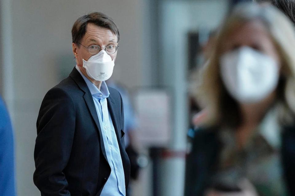 Karl Lauterbach in der Westlobby bei der namentlichen Abstimmung zum Thema Verfassungsschutzrecht bei der 233. Sitzung des Deutschen Bundestag in Berlin.