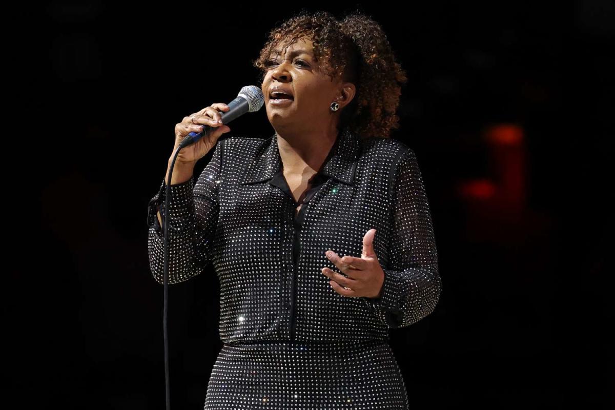 Anita Baker Requests Crowd Stop Recording and Kicks Out Fans at Houston ...