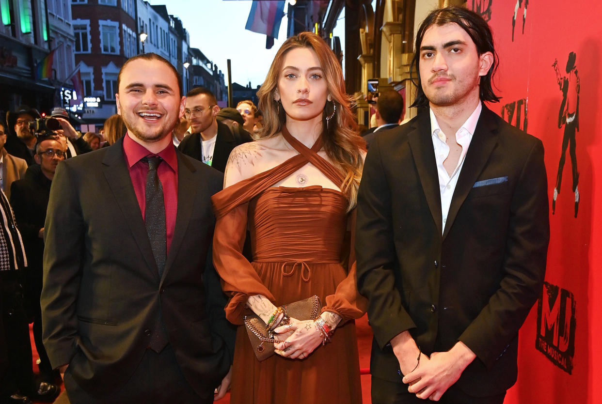 LONDON, ENGLAND - MARCH 27: (L to R) Prince Jackson, Paris Jackson and Bigi Jackson aka Blanket Jackson attend the press night performance of 