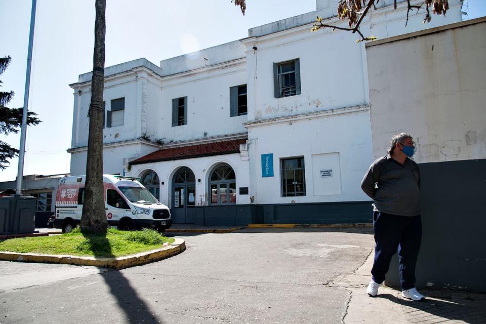 En el Hospital Roque Saénz Peña los médicos hicieron una protesta con carteles advirtiendo que la guardia está colapsada