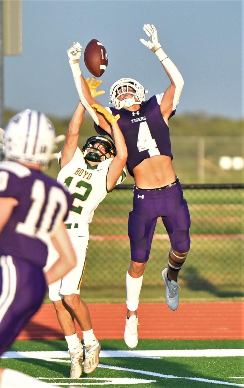 Jacksboro's Cannon Valenzuela reaches up for a catch against Boyd's Lane Medlock on Friday, September 2, 2022 in Jacksboro.