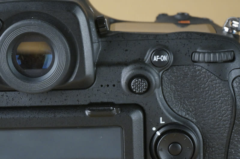 The addition of an AF-selector lever makes it easier to adjust AF-points while the camera is up to your face.