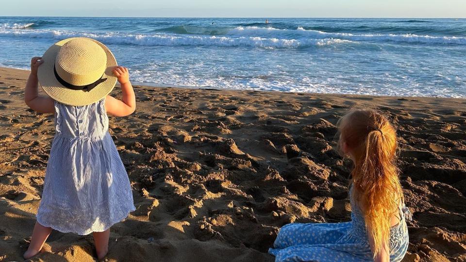 helen george daughters at beach 