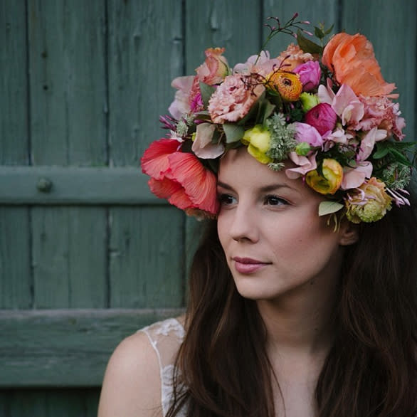 <p>Simple, élégant et de bon goût, le blog « La Mariée Aux Pieds Nus » voit le jour en 2009. Inspirée des plus grands magazines de mariage américain, sa créatrice, Nessa, est aujourd’hui considérée comme une véritable référence dans le milieu. De bonnes adresses, des inspirations DIY très originales et même un calendrier des fleurs sont au programme de ce blog aux allures délicates et vintage.</p><p> <a href="https://www.lamarieeauxpiedsnus.com/" rel="nofollow noopener" target="_blank" data-ylk="slk:www.lamarieeauxpiedsnus.com/;elm:context_link;itc:0;sec:content-canvas" class="link ">www.lamarieeauxpiedsnus.com/</a></p><br>