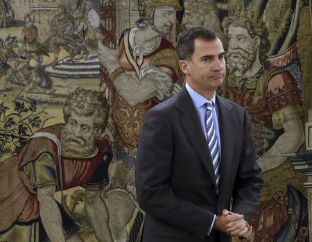 Spanish King Felipe waits for the start of a meeting at Zarzuela palace in Madrid, Spain, January 29, 2016. Picture taken January 29. REUTERS/Ballesteros/Pool