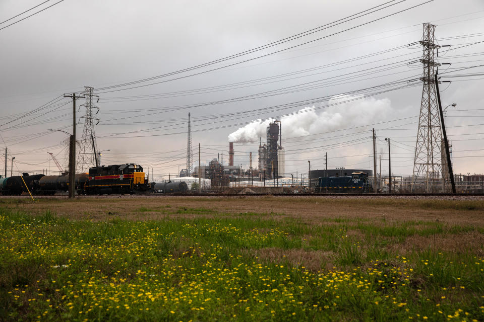 Una vista del inmenso complejo de Baytown de ExxonMobil en Baytown, Texas, el 17 de febrero de 2020. (Tamir Kalifa/The New York Times)