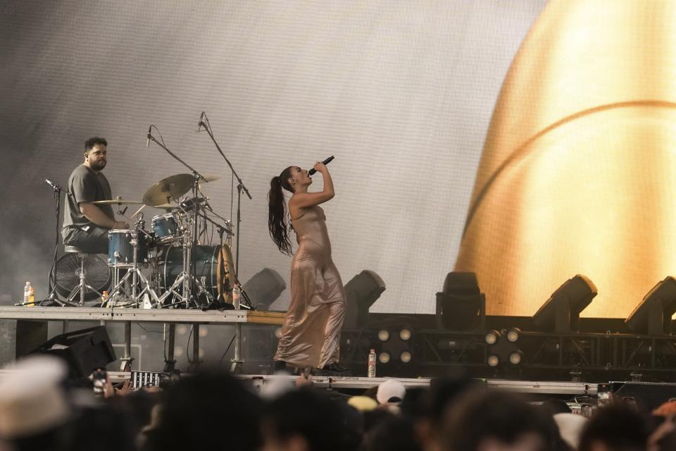 La cantante iraní-holandesa Sevdaliza durante su concierto en el festival AXE Ceremonia en el Parque Bicentenario en la Ciudad de México el domingo 24 de marzo de 2024. (Foto AP/ Marco Ugarte)