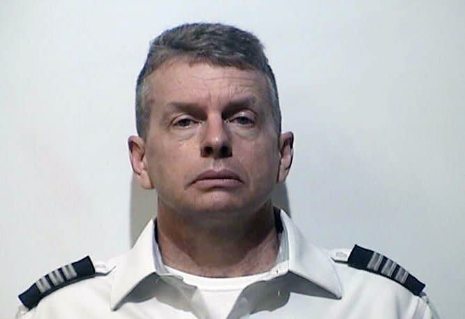 Christian R. Martin, piloto de una subsidiaria de American Airlines, tras su detención en Kentucky acusado de un triple homicidio. (Christian County, Kentucky, Detention Center / AP)