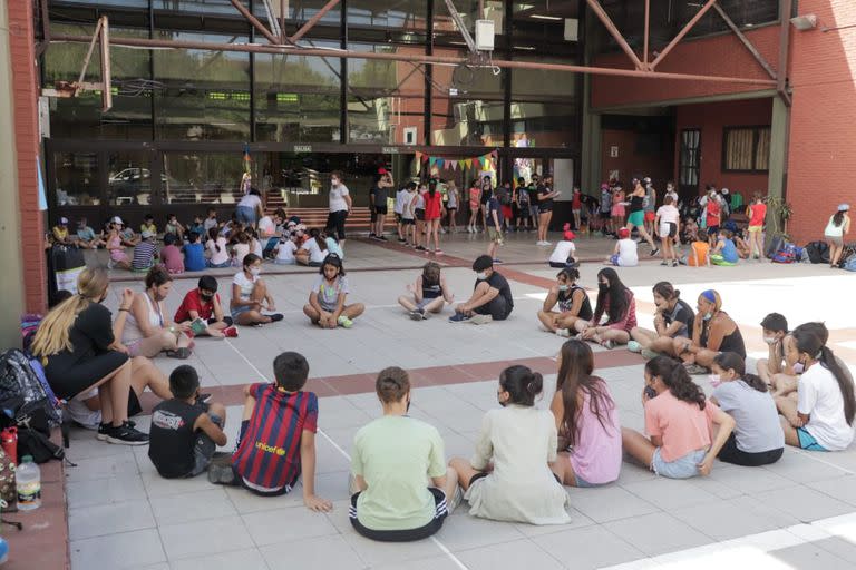 Buscan garantizar la presencialidad plena en las escuelas pese a la nueva ola de Covid