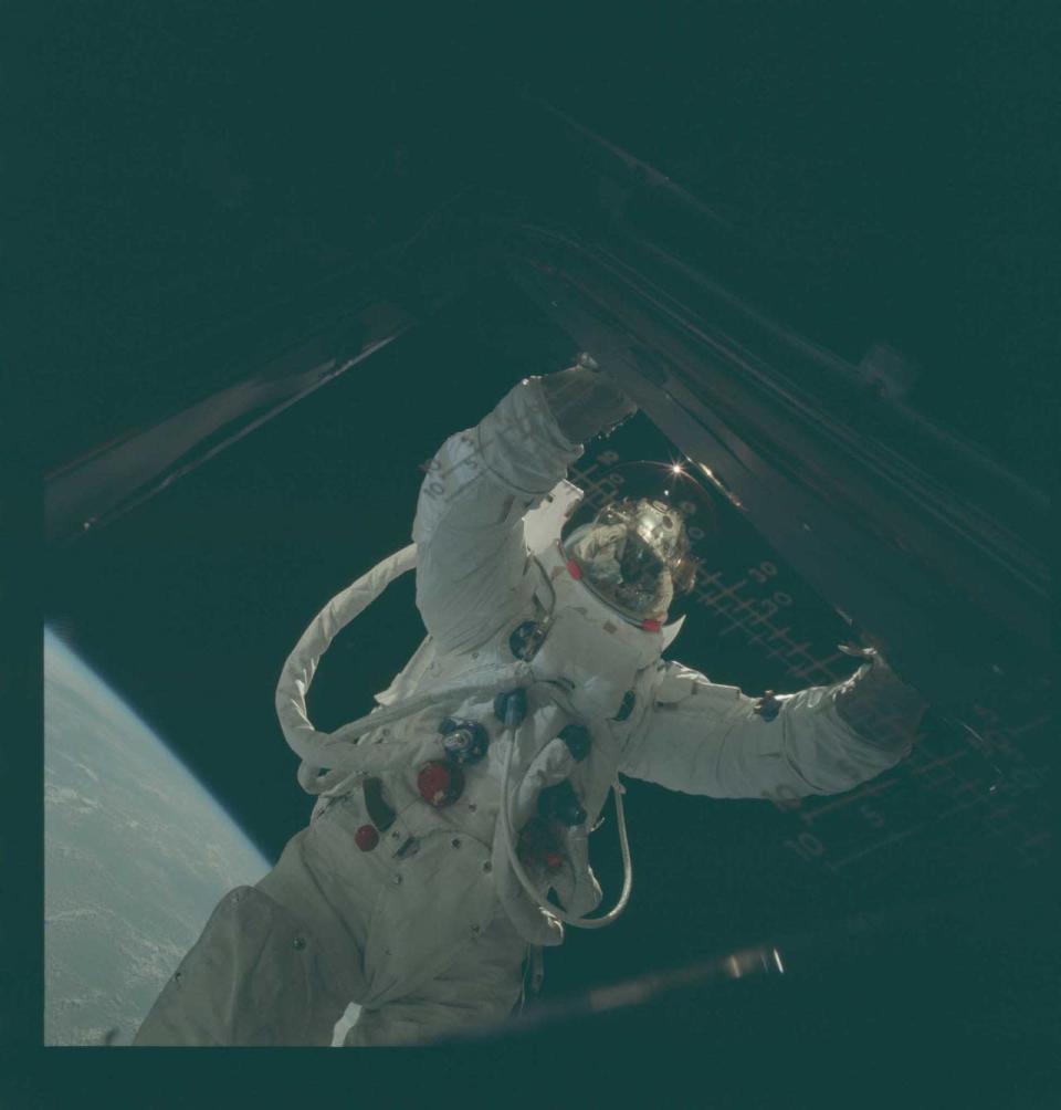 Apollo 9 Hasselblad image from film magazine 20/E - Earth orbit, EVA (NASA)