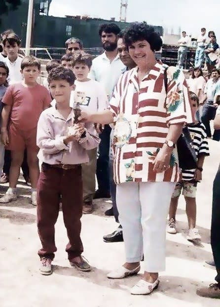 El hijo de Cristiano Ronaldo parece el clon de su papi cuando era