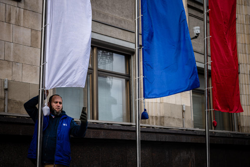 A man takes a selfie picture outside the Russian State Duma building in Moscow on February 22, 2022. - Russian lawmakers on February 22 voted to ratify President Vladimir Putin's agreements with east Ukraine's separatist republics, a day after the Russian leader recognised their independence and ordered troops to be sent there. (Photo by Dimitar DILKOFF / AFP) (Photo by DIMITAR DILKOFF/AFP via Getty Images)