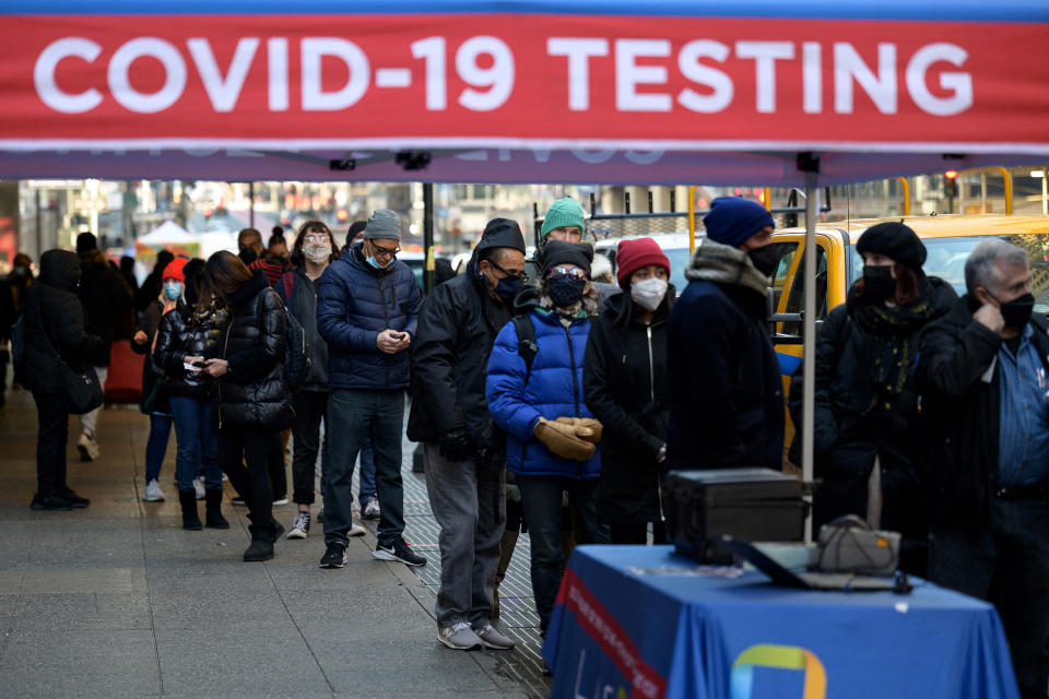 Image: Covid testing (Angela Weiss / AFP via Getty Images)