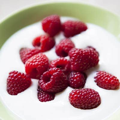 Greek yogurt with raspberries and honey