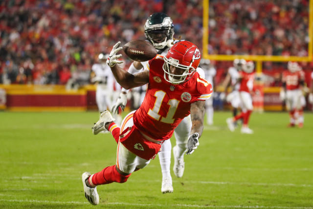 Chiefs offense lets down, makes big mistakes in allowing the Eagles to pull  off a win