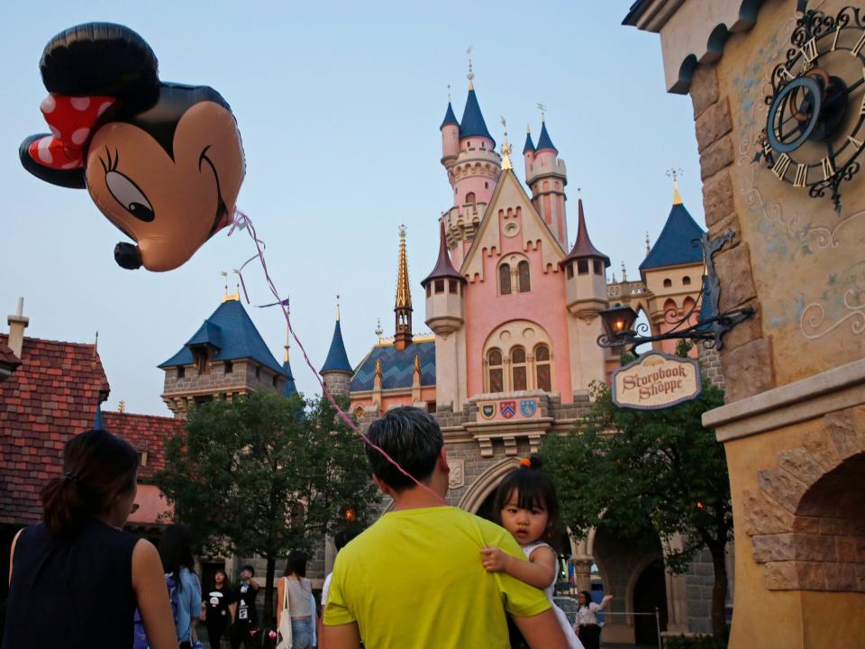 hong kong disneyland castle