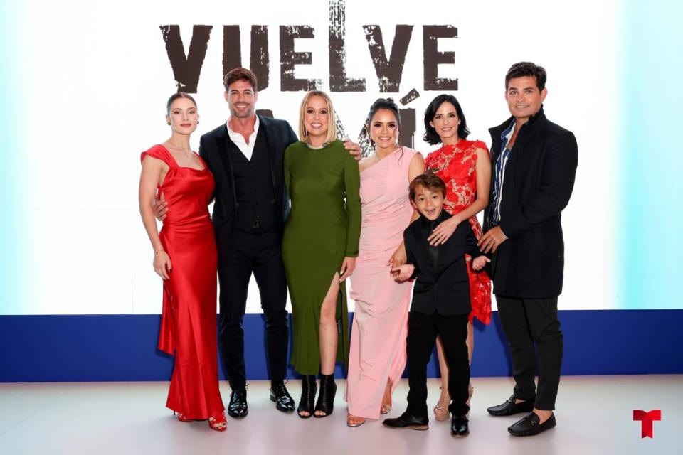 Kimberly Dos Ramos, William Levy, Karen Barroeta, Samadhi Zendejas, Ximena Herrera, Ferdinando Valencia y André Sebastián.