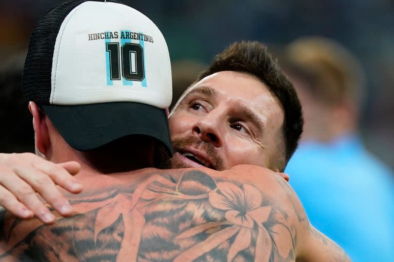 El saludo de Lionel Messi a Rodrigo de Paul