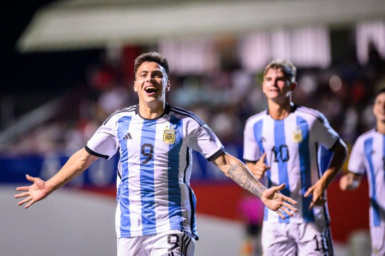 Lautaro Ovando, delantero de Argentinos Juniors, anotó el segundo gol en la semifinal ante Levante