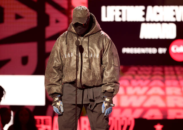 Kanye West confuses fans with face mask at BET Awards 2022