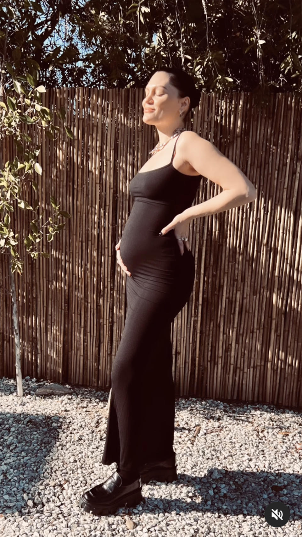 The singer showing off her baby bump. (@jessiej via Instagram)