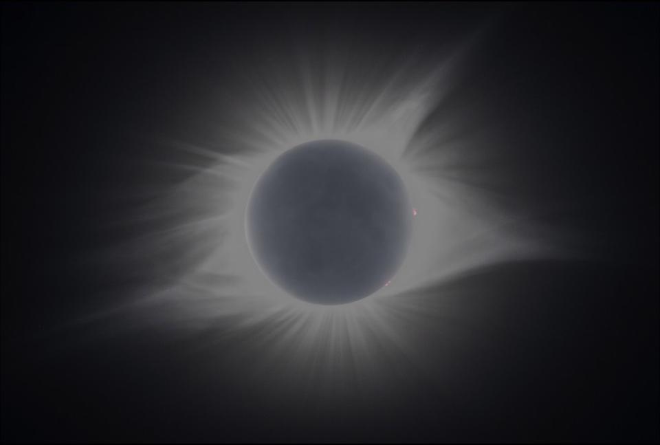 Telepun and his son Nicholas will watch the eclipse and produce breathtaking images of the moon in front of the sun. This is the sun’s corona, visible from Madisonville, Tennessee, in 2017, the last total eclipse visible in the US. Gordon and Nicholas Telepun