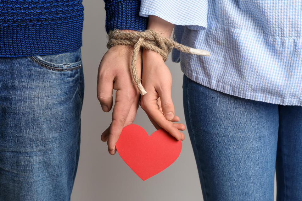 En las relaciones dependientes devoramos amor, en las relaciones maduras compartimos amor. [Foto: Getty]