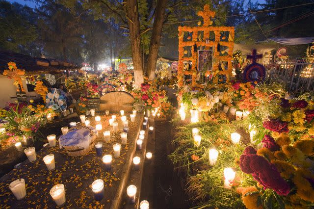 Foto por Christian Kober / Collection: Robert Harding World Imagery / Getty Images Dia de Muertos in Michoacan