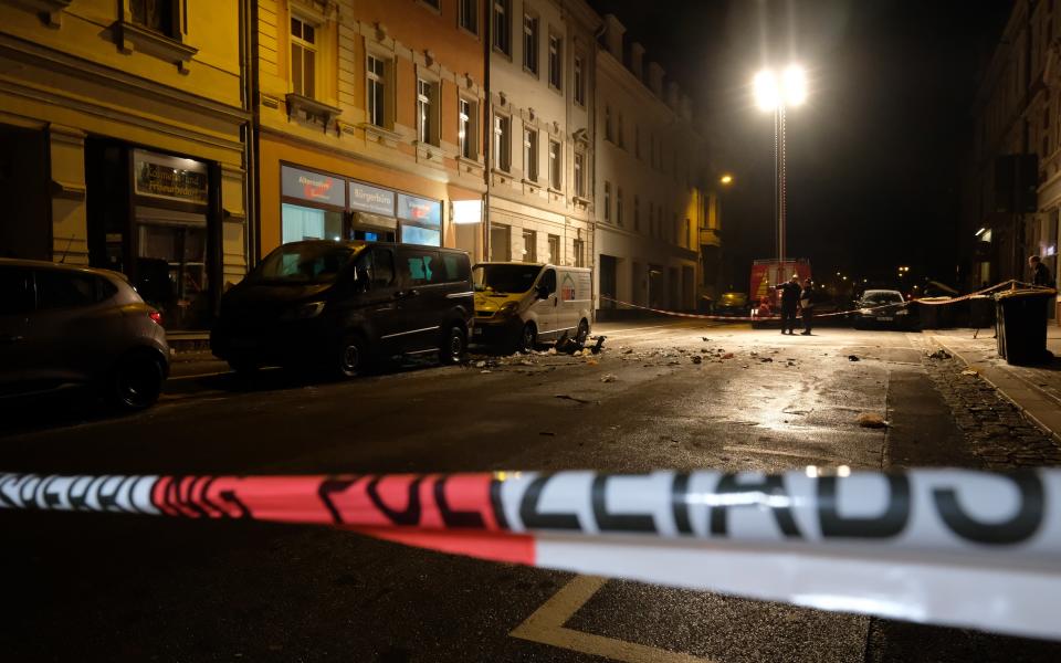 Auf das AfD-Bürgerbüro in Döbeln wurde ein Sprengstoffanschlag verübt (Bild: dpa)