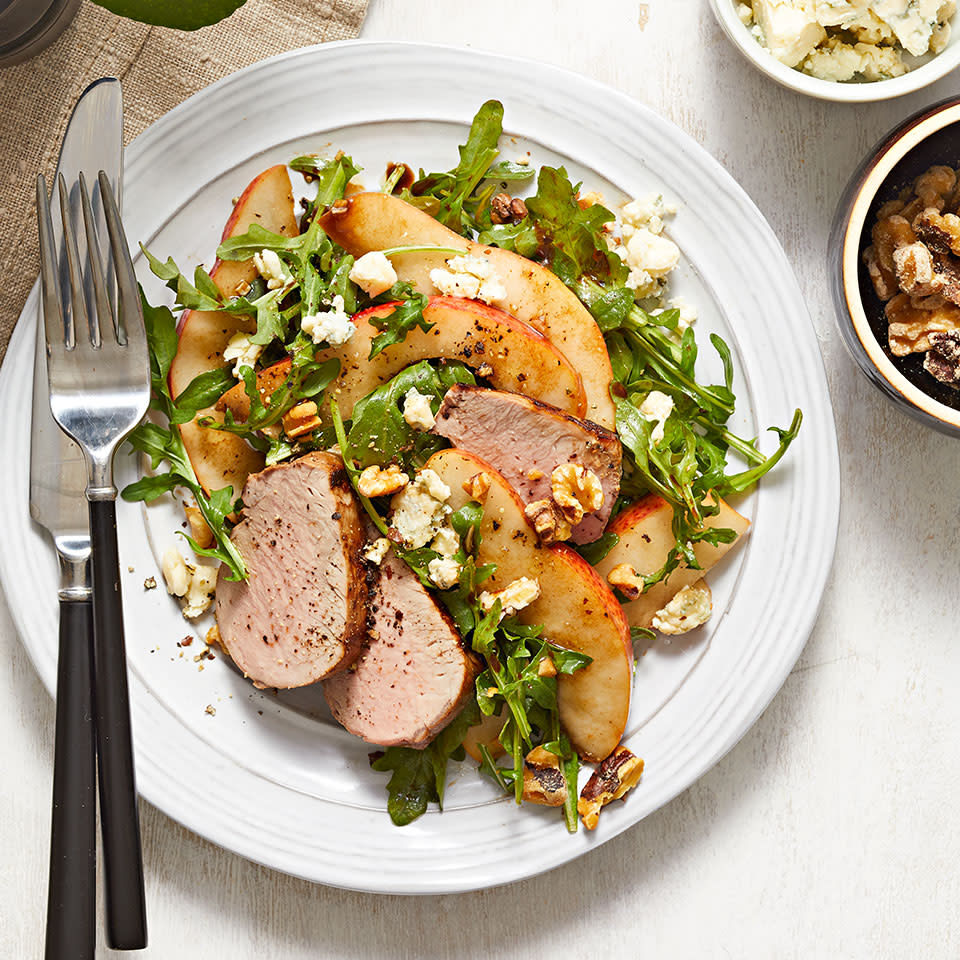 Arugula Salad with Roasted Pork Tenderloin, Pears & Blue Cheese