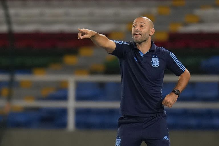 Javier Mascherano aún no le encuentra el rumbo al equipo; la selección debe ganar y esperar otros resultados