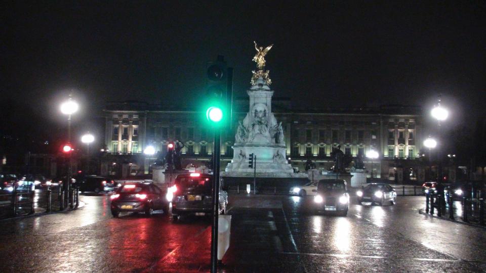 Buckingham Palace In London England Europe, Road Traffic Scene