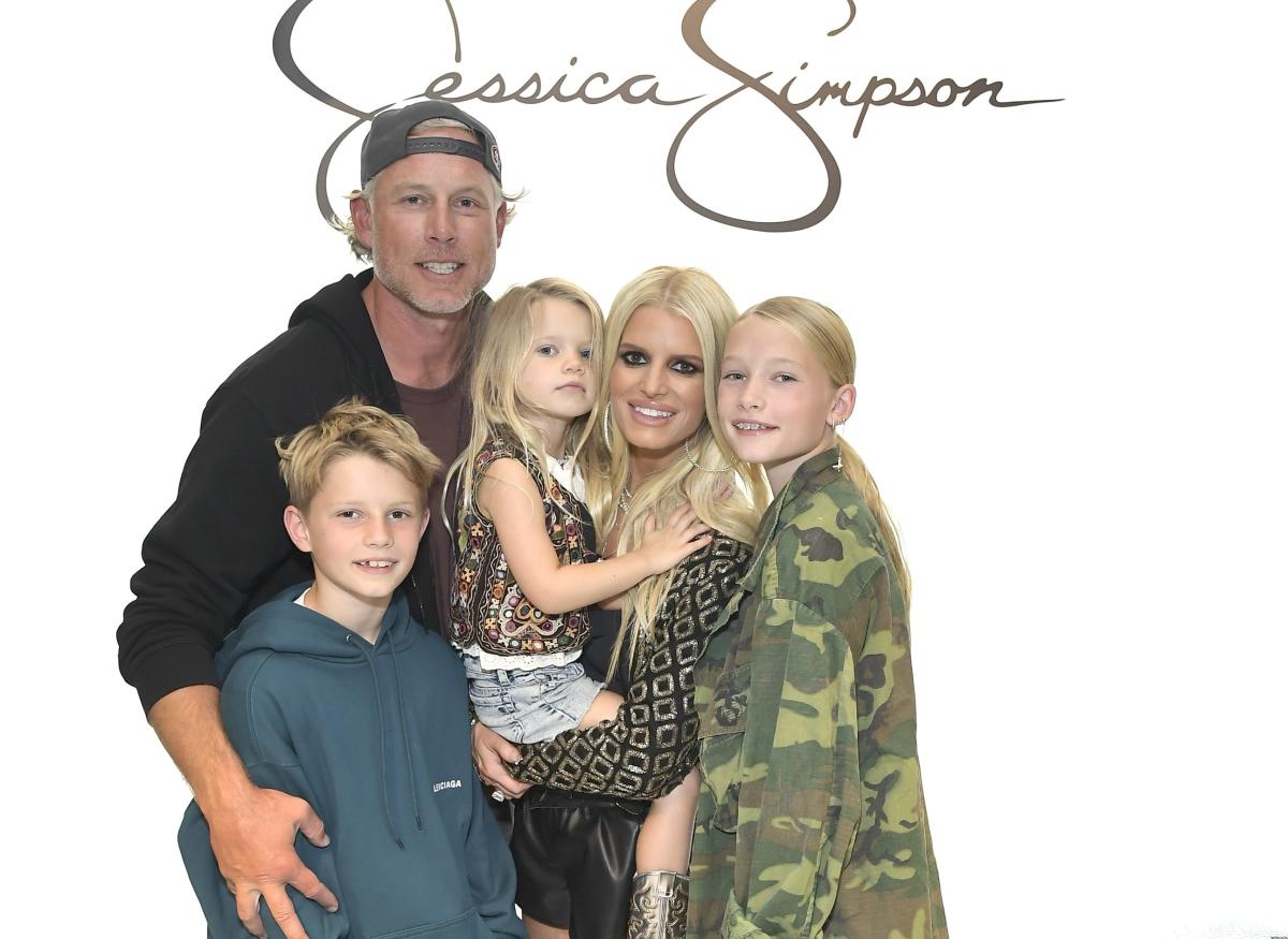 Jessica Simpson 'Couldn't Be Happier' for Ashlee Simpson's Pregnancy