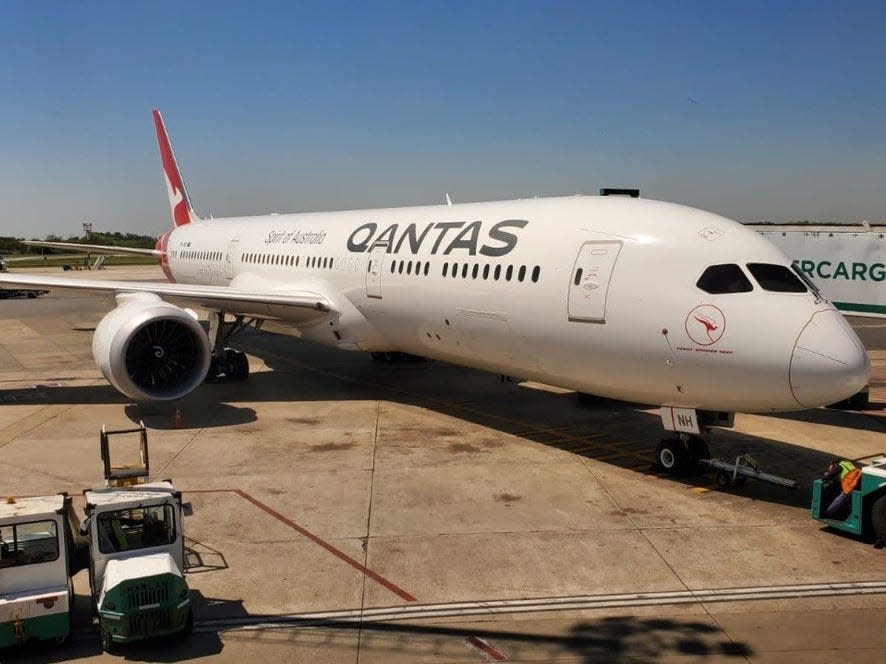 Qantas 787-9 before departure at Buenos Aires