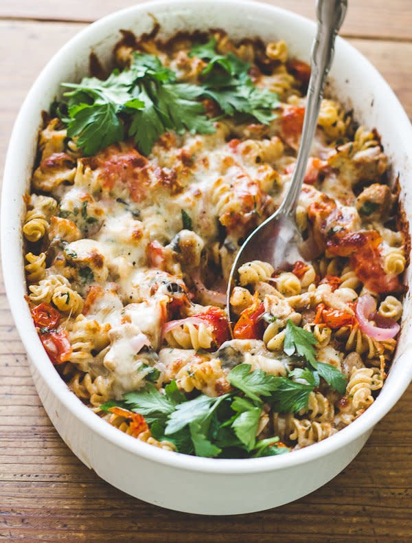 <strong>Get the <a href="http://www.theclevercarrot.com/2014/05/mediterranean-chicken-pasta-bake/" target="_blank">Mediterranean Chicken And Pasta Bake recipe</a> from The Clever Carrot</strong>