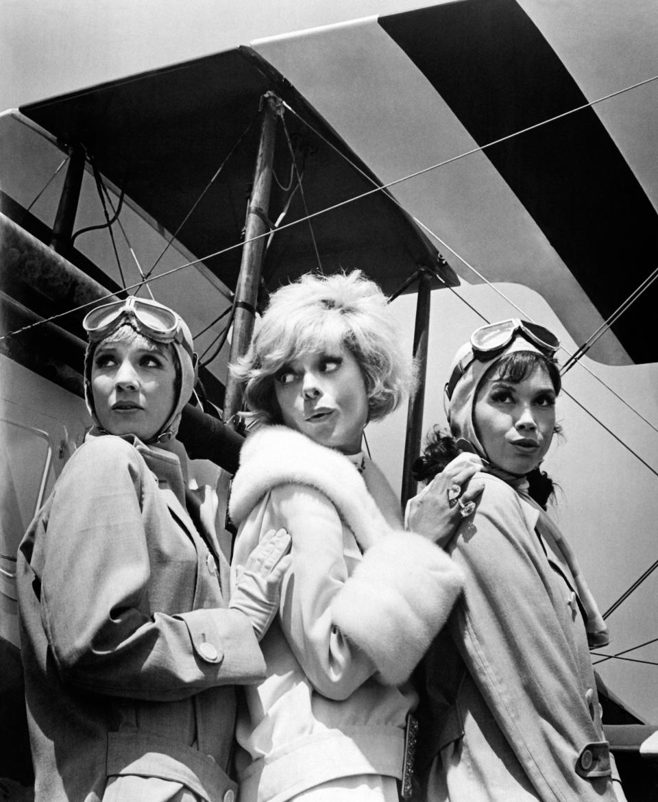 Carol Channing (center, with co-stars Julie Andrews and Mary Tyler Moore) was nominated for an Oscar for her performance in <i>Thoroughly Modern Millie</i>. (Photo: Mondadori Portfolio via Getty Images)