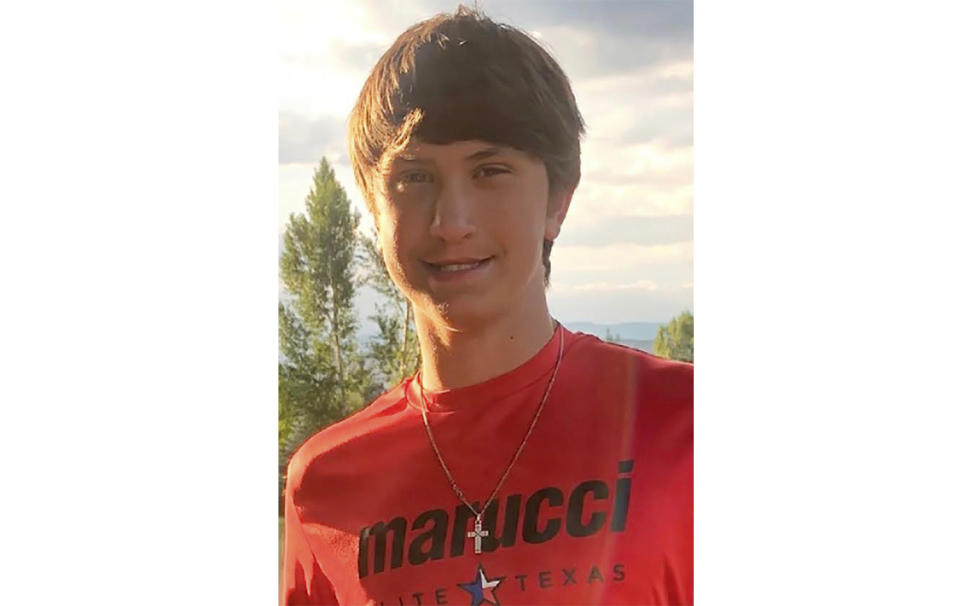 En esta fotografía proporcionada por la familia Hilgert John Hilgert. Hilgert, de 14 años, murió durante una avalancha humana en el festival Astroworld de Travis Scott ocurrida el 5 de noviembre de 2021. (Hilgert family via AP)